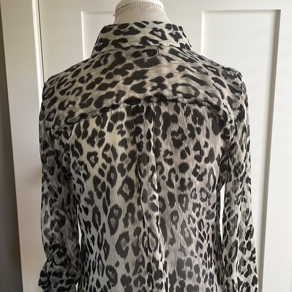 Old Navy Black and White Leopard Print Button Down Shirt - Picture 4 of 5